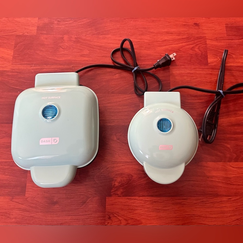 Combo Dash Mini 4" Waffle Maker Non Stick
350 Watts and Dash Egg Bite Maker